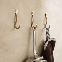 Charger l'image dans la galerie, Crochets dorés - Curvature