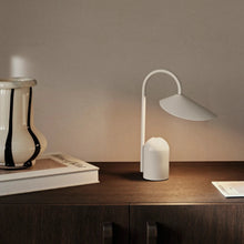 Charger l'image dans la galerie, Lampe portative Arum