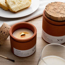 Charger l'image dans la galerie, N°6 Chocolat + Amande grillée - BOUGIE POESIE
