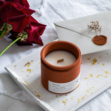 Charger l'image dans la galerie, N°7 Rose Noire + Labdanum - BOUGIE POESIE