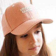 Charger l'image dans la galerie, Casquette enfant - Drama Queen rose clair corail