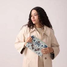 Charger l'image dans la galerie, Pochette Ava perles bleu