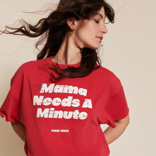 Charger l'image dans la galerie, T-shirt adulte - Mama needs a minute rouge