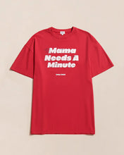 Charger l'image dans la galerie, T-shirt adulte - Mama needs a minute rouge