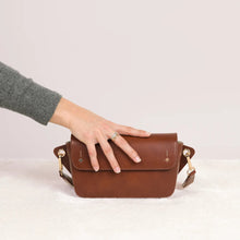 Charger l'image dans la galerie, Pochette Emilie cognac