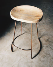Charger l'image dans la galerie, Tabouret en manguier