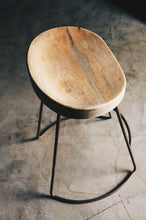 Charger l'image dans la galerie, Tabouret en manguier