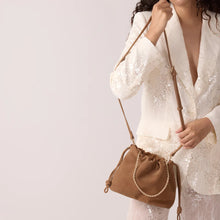 Charger l&#39;image dans la galerie, Sac à main pochette Tessa Fauve
