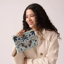 Charger l&#39;image dans la galerie, Pochette Ava perles bleu
