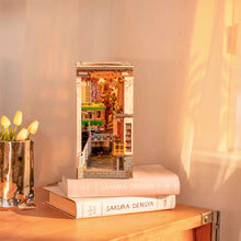 Charger l&#39;image dans la galerie, Maison miniature Rolife - Booknook Sakura Densya
