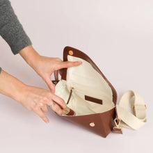 Charger l&#39;image dans la galerie, Pochette Emilie cognac
